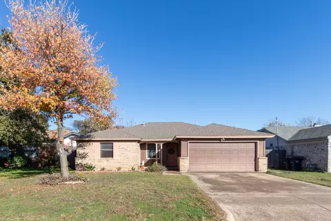 5736 Springtide Dr, Fort Worth, TX 76135