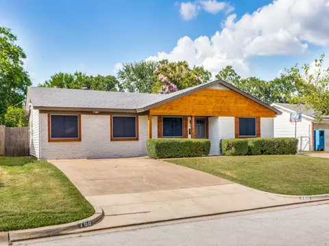 768 Briarwood Ln, Hurst, TX 76053