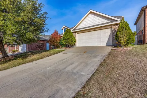 5609 Whitethorn Ct, Fort Worth, TX 76137