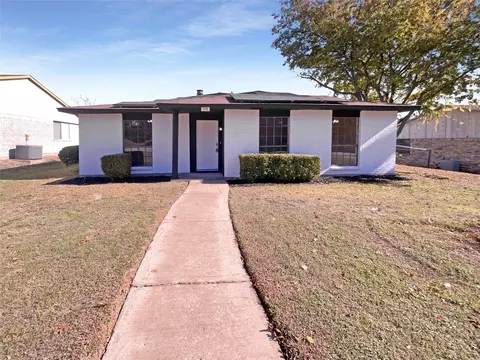118 S Young Blvd, Desoto, TX 75115