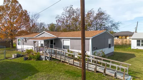 107 N College St, Itasca, TX 76055