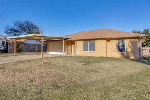 301 Guadalupe Dr, Saginaw, TX 76179