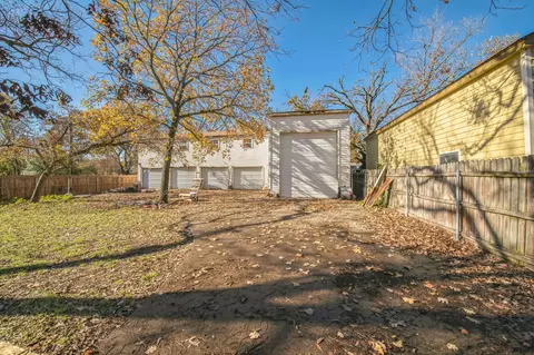 Exterior - 404 Forrest Ave, Cleburne, TX 76033 photo 3 of 7