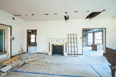 Living - 404 Forrest Ave, Cleburne, TX 76033 photo 6 of 6