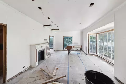 Living - 404 Forrest Ave, Cleburne, TX 76033 photo 4 of 6