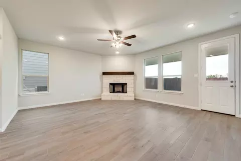 1233 Comal Ln, Springtown, TX 76082 photo 7