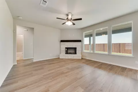 1229 Comal Ln, Springtown, TX 76082 photo 7