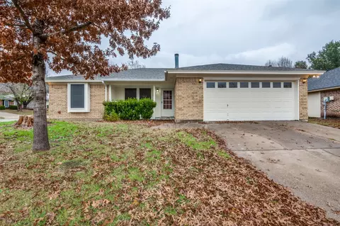 7936 Prairie Dr, Watauga, TX 76148