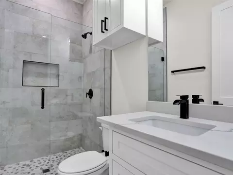Bath - 7604 Cr- 1052, Celeste, TX 75423 photo 6 of 8