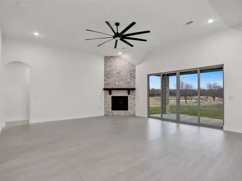 Living - 7604 Cr- 1052, Celeste, TX 75423 photo 2 of 3
