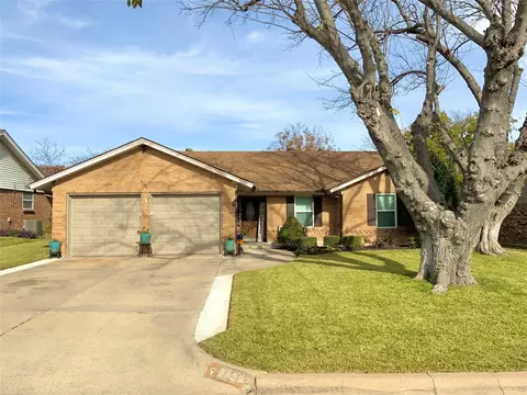 3029 Portales Dr, Fort Worth, TX 76116