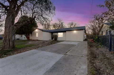 219 Longbranch Ln, Dallas, TX 75217