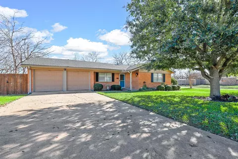 800 S Kate St, White Settlement, TX 76108
