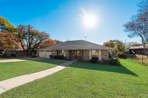 709 Patty B Ln, Burleson, TX 76028