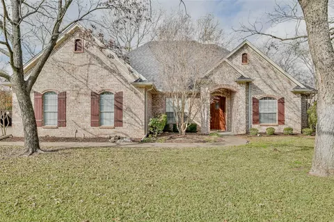 8922 Green Leaves Dr, Granbury, TX 76049