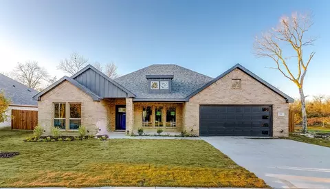 506 Mineral Wells St, Terrell, TX 75160