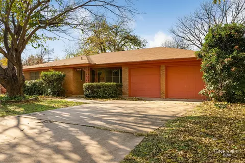 2418 Regent Dr, Abilene, TX 79605