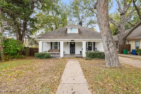 1105 W Main St, Waxahachie, TX 75165