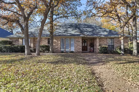 2040 Spinnaker Ln, Azle, TX 76020