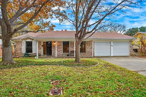 4621 Ivanhoe Dr, Fort Worth, TX 76132