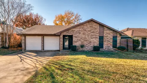 3917 Pueblo Trl, Lake Worth, TX 76135