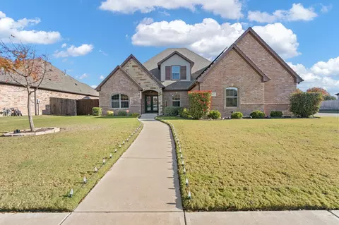 907 Bent Wood Ln, Cleburne, TX 76033