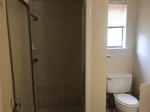 Bath - 2820 Windy Dr, Commerce, TX 75428 photo 3 of 6