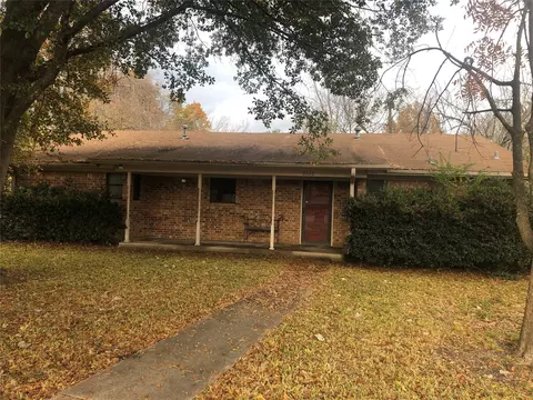 2820 Windy Dr, Commerce, TX 75428