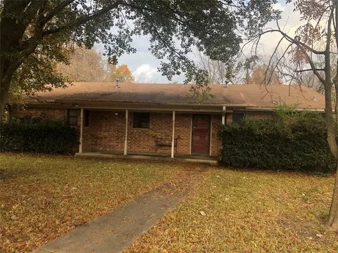 Exterior - 2820 Windy Dr, Commerce, TX 75428 photo 5 of 8