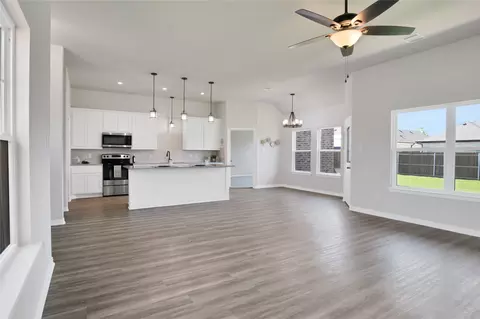 Living - 112 Panther Loop, Mabank, TX 75147 photo 2 of 3
