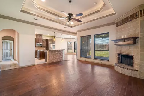 124 Mill Crossing Ln, Springtown, TX 76082