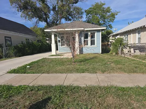 1107 E Annie St, Fort Worth, TX 76104