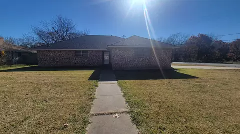 704 E Olive St, Sherman, TX 75090