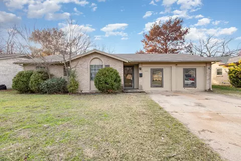 1321 Greenway Dr, Mesquite, TX 75149