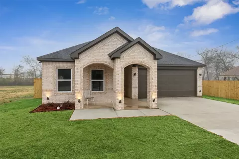 Exterior - 809 Rockwall Ave, Terrell, TX 75160 photo 2 of 4