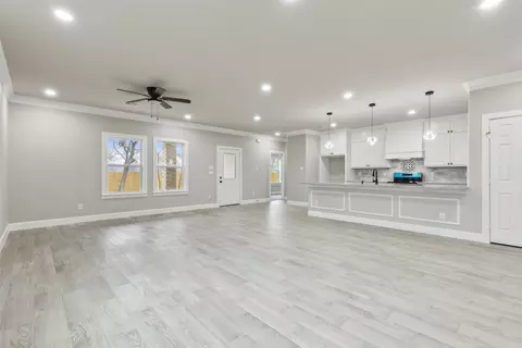 Living - 809 Rockwall Ave, Terrell, TX 75160 photo 1 of 4