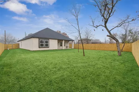 Exterior - 809 Rockwall Ave, Terrell, TX 75160 photo 3 of 4