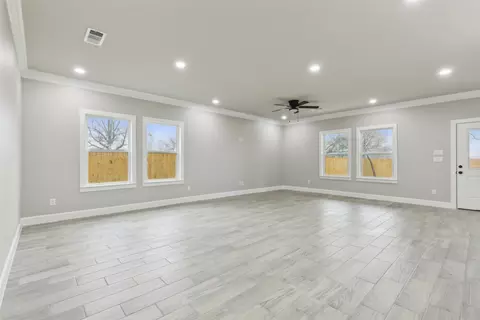 Living - 809 Rockwall Ave, Terrell, TX 75160 photo 2 of 4