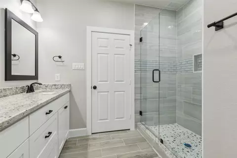 Bath - 809 Rockwall Ave, Terrell, TX 75160 photo 4 of 4