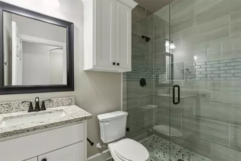 Bath - 809 Rockwall Ave, Terrell, TX 75160 photo 2 of 4