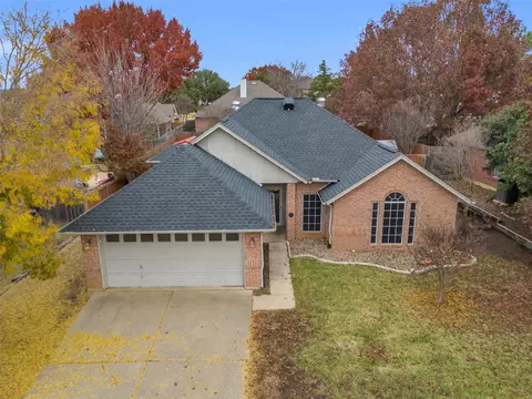 6725 Dogwood Ln, North Richland Hills, TX 76182