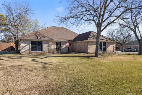 9009 Magnolia Vale Dr, Granbury, TX 76049