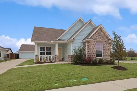 600 Adeline Dr, Burleson, TX 76028