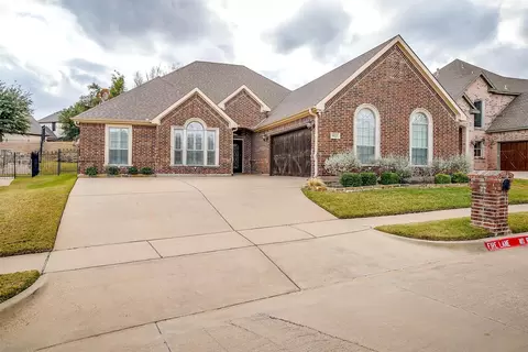 9025 Reata West Dr, Benbrook, TX 76126