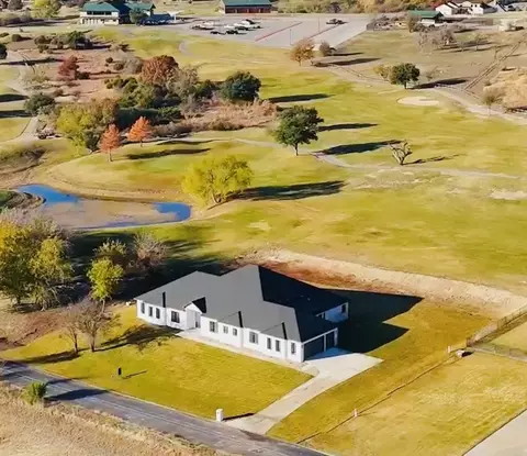 170 Top Flight Dr, Weatherford, TX 76087