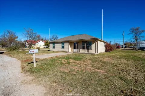 710 N Cedar St, Seymour, TX 76380