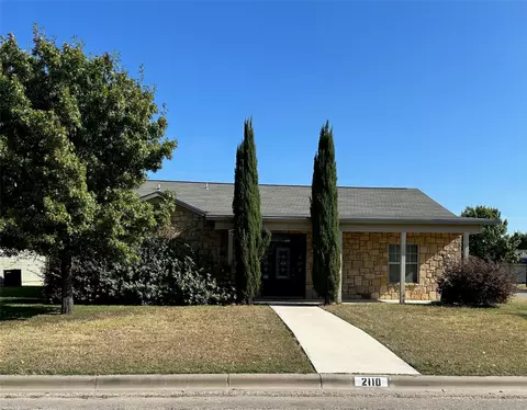 2110 8th St, Brownwood, TX 76801