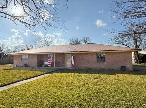 131 S Crescent St, Gorman, TX 76454