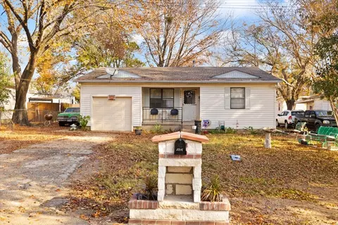 2208 Potter Rd, Seagoville, TX 75159