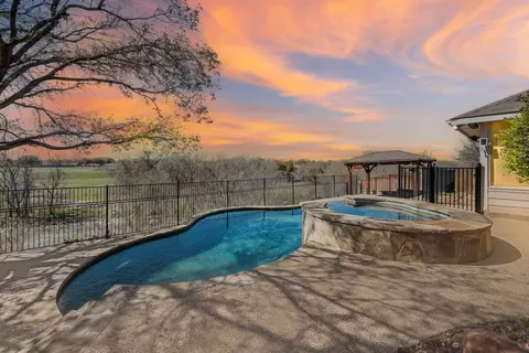 5605 Southern Hills Dr, North Richland Hills, TX 76180